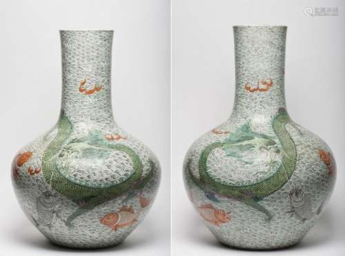 A LARGE PAIR OF FAMILLE VERTE DRAGON VASES, LATE QING DYNASTY