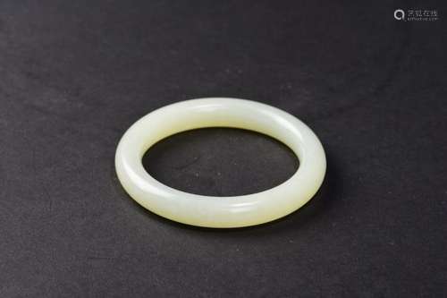 A WHITE JADE BANGLE, QING DYNASTY