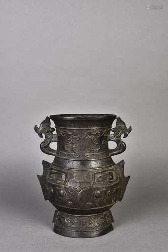 A ZHANGUO STYLE BRONZE VASE, QING DYNASTY