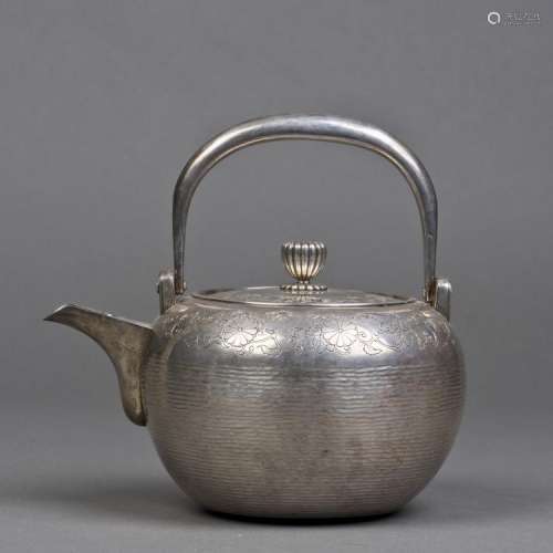 A JAPANESE SILVER TEAPOT, 19TH CENTURY