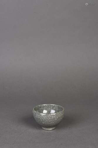 A GE GLAZED CUP, QING DYNASTY