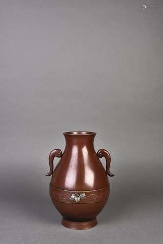 A BRONZE VASE, 19TH CENTURY