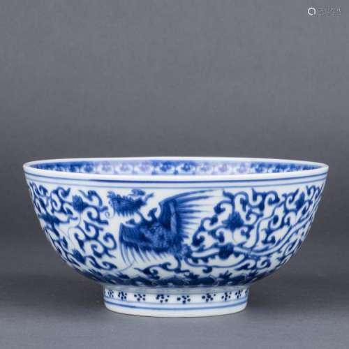 A WANLI STYLE BLUE AND WHITE 'PHOENIX AND FLOWER' BOWL, QING DYNASTY, KANGXI PERIOD