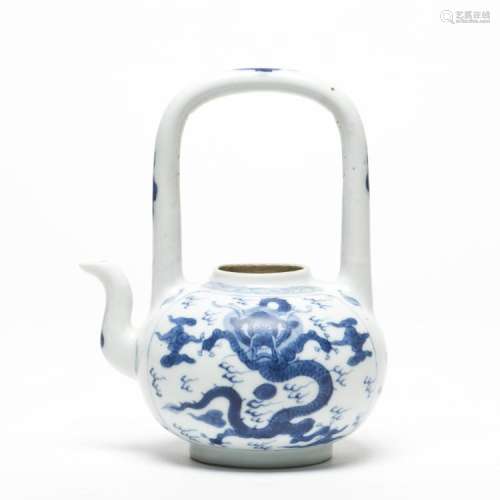 A BLUE AND WHITE 'DRAGON' TEAPOT, QING DYNASTY, 19TH CENTURY