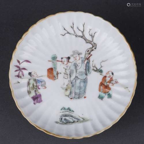 A FAMILLE ROSE CHRYSANTHEMUM DISH, QING, TONGZHI PERIOD