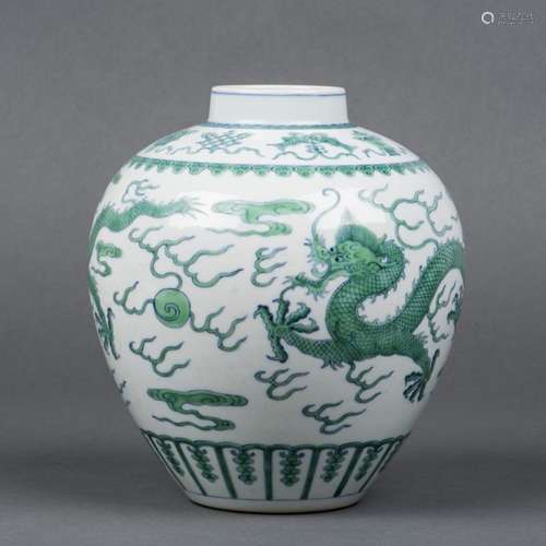 A DOUCAI GREEN-ENAMELLED 'DRAGON' JAR, JIAQING PERIOD