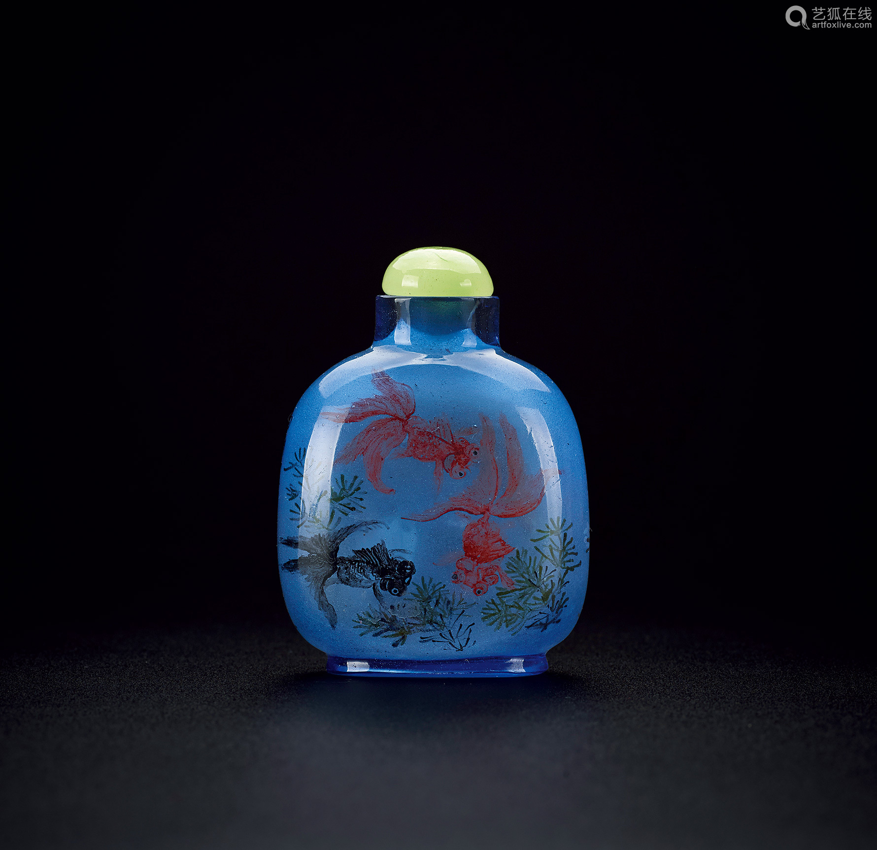 清代蓝料花蝶金鱼纹内画鼻烟壶 Deal Price Picture 清代蓝料花蝶金鱼纹内画鼻烟壶 Deal Price Picture