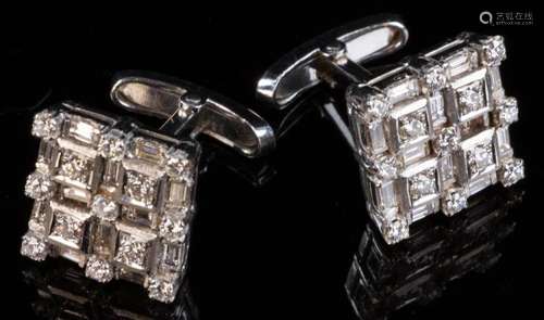 Pair of 18k White Gold Diamond Cufflinks