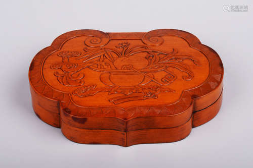 RUYI SHAPED BOX WITH COVER