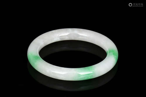 JADEITE ROUND BANGLE WITH AIGL CERTIFICATE