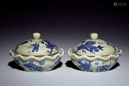 PAIR OF BLUE AND WHITE JARS WITH COVER