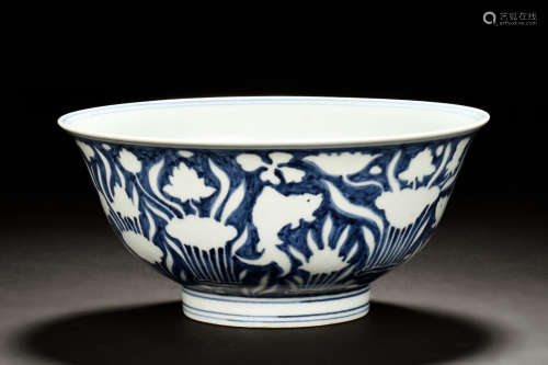 BLUE AND WHITE 'FISH' BOWL