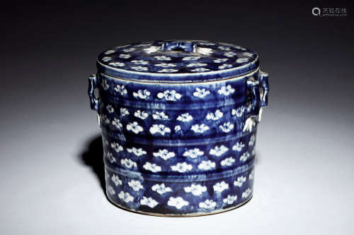 BLUE AND WHITE 'FLOWERS' JAR WITH COVER