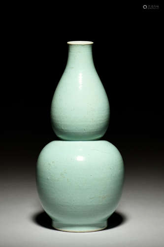 CELADON GLAZED DOUBLE GOURD VASE