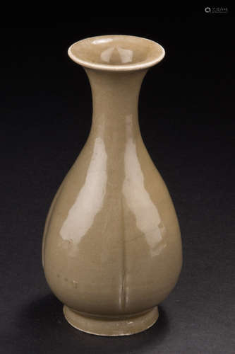 LONGQUAN WARE LOBED VASE