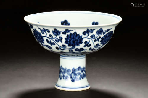 BLUE AND WHITE 'FLOWERS' STEM BOWL