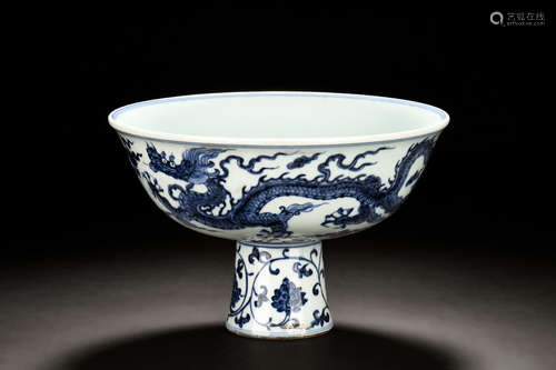 BLUE AND WHITE 'DRAGONS' STEM BOWL