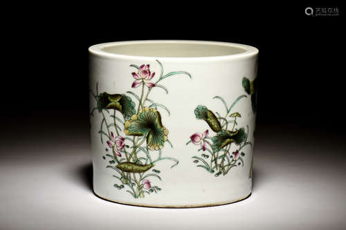 FAMILLE ROSE 'LOTUS FLOWERS' BRUSH POT