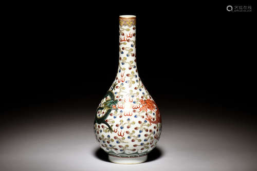 FAMILLE ROSE 'DRAGONS' BOTTLE VASE