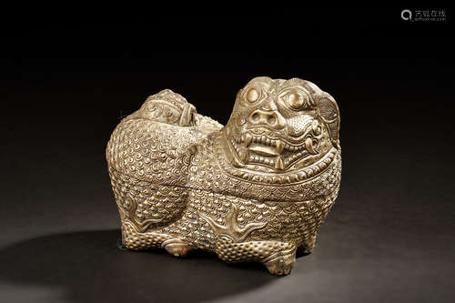 SOUTHWESTERN ASIAN 'LION' SILVER BOX