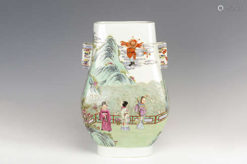 FAMILLE ROSE 'ZHONG KUI' VASE WITH HANDLES