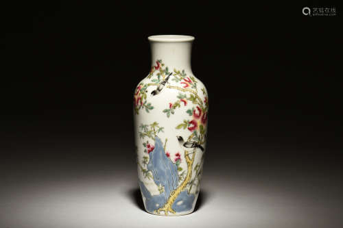 FAMILLE ROSE 'BIRD AND FLOWERS' VASE