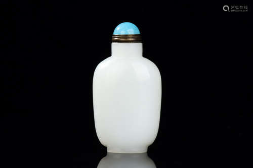 WHITE JADE SNUFF BOTTLE