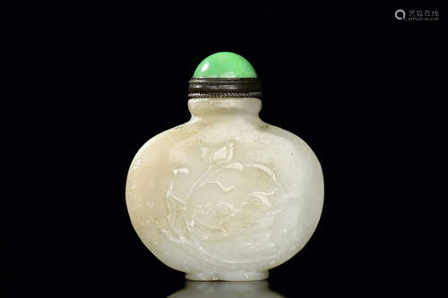 JADE CARVED 'LOTUS AND DUCKS' SNUFF BOTTLE