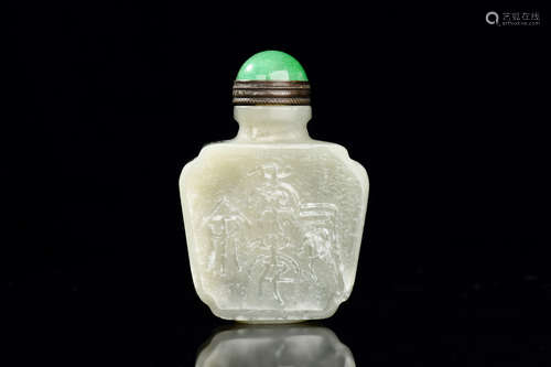 JADE CARVED 'FISH AND LOTUS' SNUFF BOTTLE