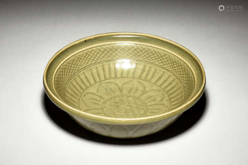 LONGQUAN WARE 'FLOWERS' PLATE