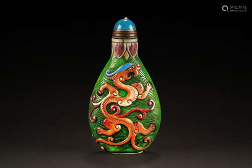 GREEN GLASS AND OVERLAY 'CHILONG' SNUFF BOTTLE