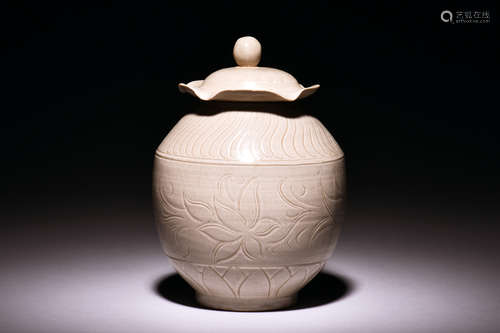 DING WARE 'FLOWERS' JAR WITH COVER