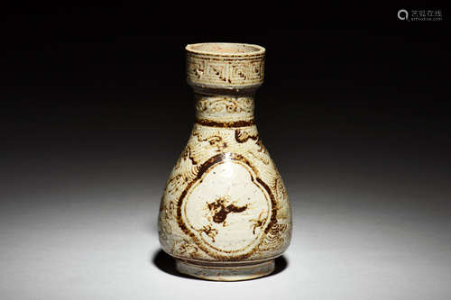 JIZHOU WARE WHITE GLAZED SMALL VASE