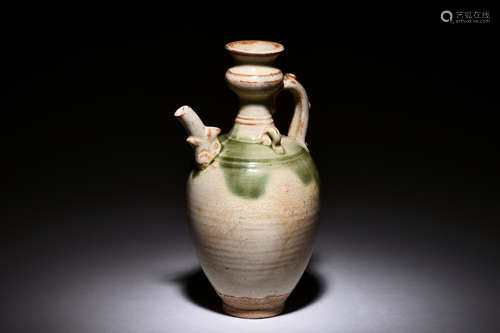 WHITE GLAZED EWER WITH SPLASH OF CELADON