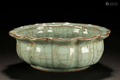 CELADON GLAZED FLORIFORM WASHER