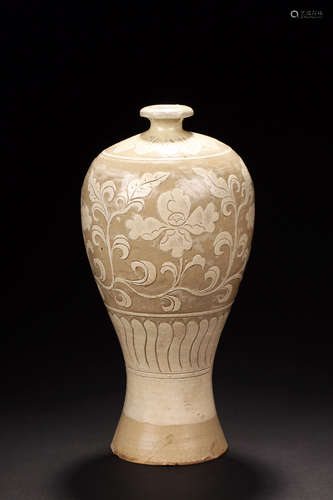 WHITE GLAZED AND CARVED 'FLOWERS' VASE, MEIPING