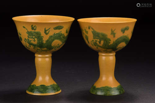 GREEN AND YELLOW GLAZED 'DRAGON' STEM CUP