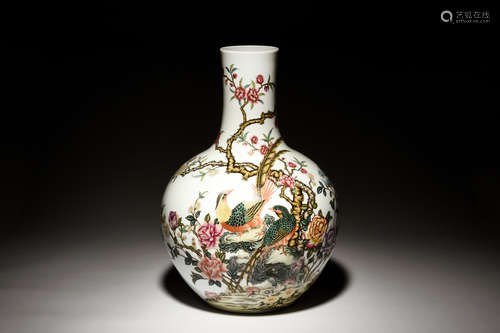 WUCAI 'FLOWERS AND BIRDS' VASE