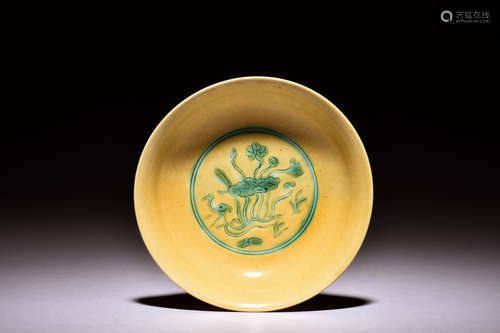 YELLOW GROUND GREEN GLAZED DISH