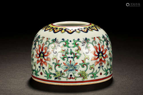 DOUCAI 'FLOWERS' SPITTOON