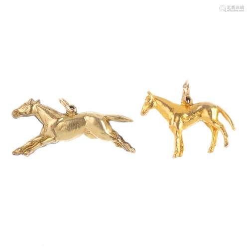 Two horse charms. To include a 9ct gold horse charm, together with a galloping horse charm. One with