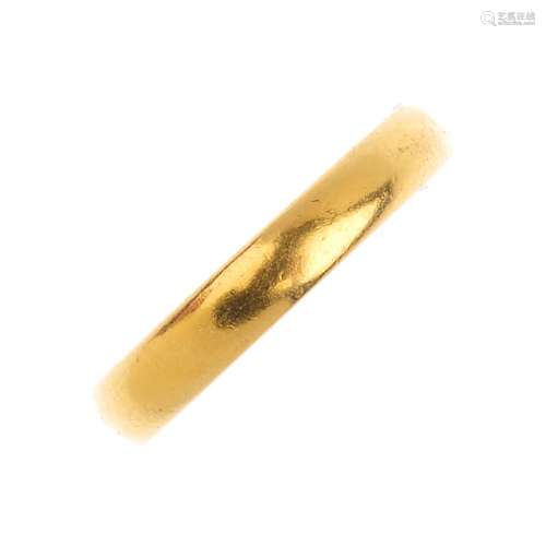 A 22ct gold plain band ring. Hallmarks for London, 1976. Width 3mms. Ring size H. Weight 3.2gms.