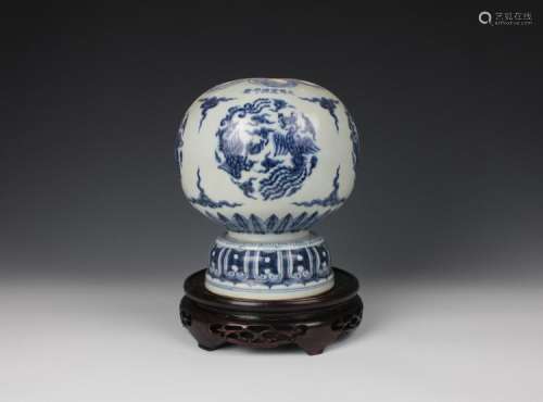 CHINESE PORCELAIN BLUE AND WHITE PHOENIX INSENCE CAGE