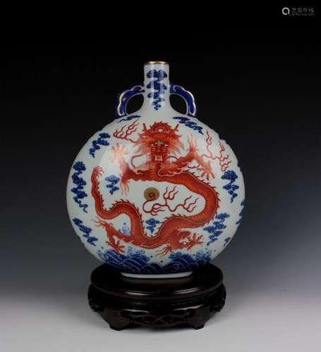 CHINESE PORCELAIN BLUE AND RED DRAGON MOONFLASK VASE