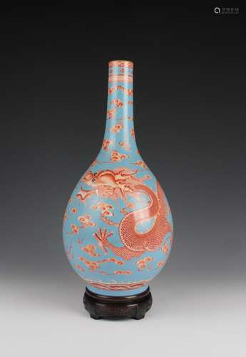 CHINESE PORCELAIN BLUE AND RED DRAGON VASE