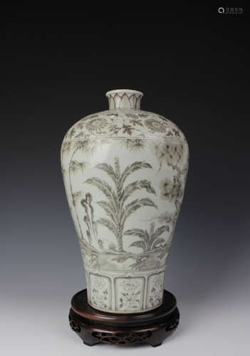 CHINESE PORCELAIN RED UNDER GLAZE MEIPING VASE