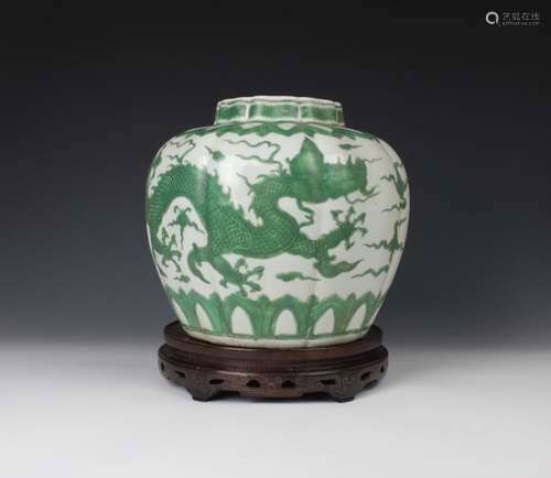 CHINESE PORCELAIN GREEN DRAGON JAR