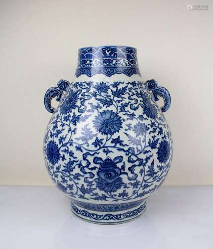 CHINESE PORCELAIN BLUE AND WHITE FLOWER ZUN VASE