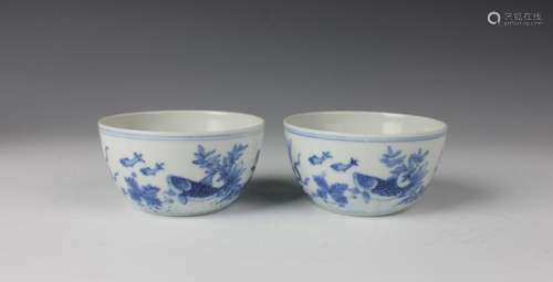 PAIR OF CHINESE PORCELAIN BLUE AND WHITE FISH CUPS