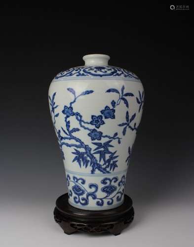 CHINESE PORCELAIN BLUE AND WHITE FLOWER MEIPING VASE